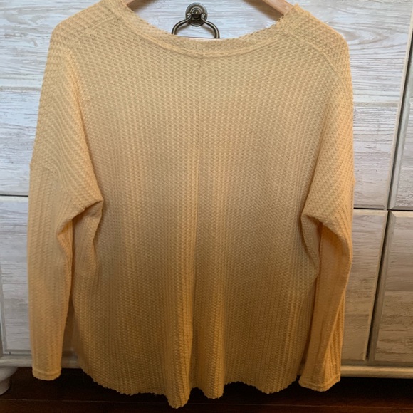 Yellow sweater - Picture 2 of 2